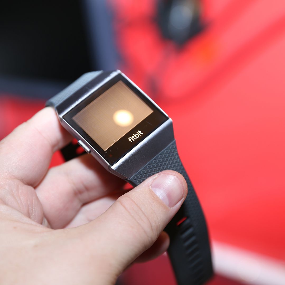 Не включаются часы Fitbit
