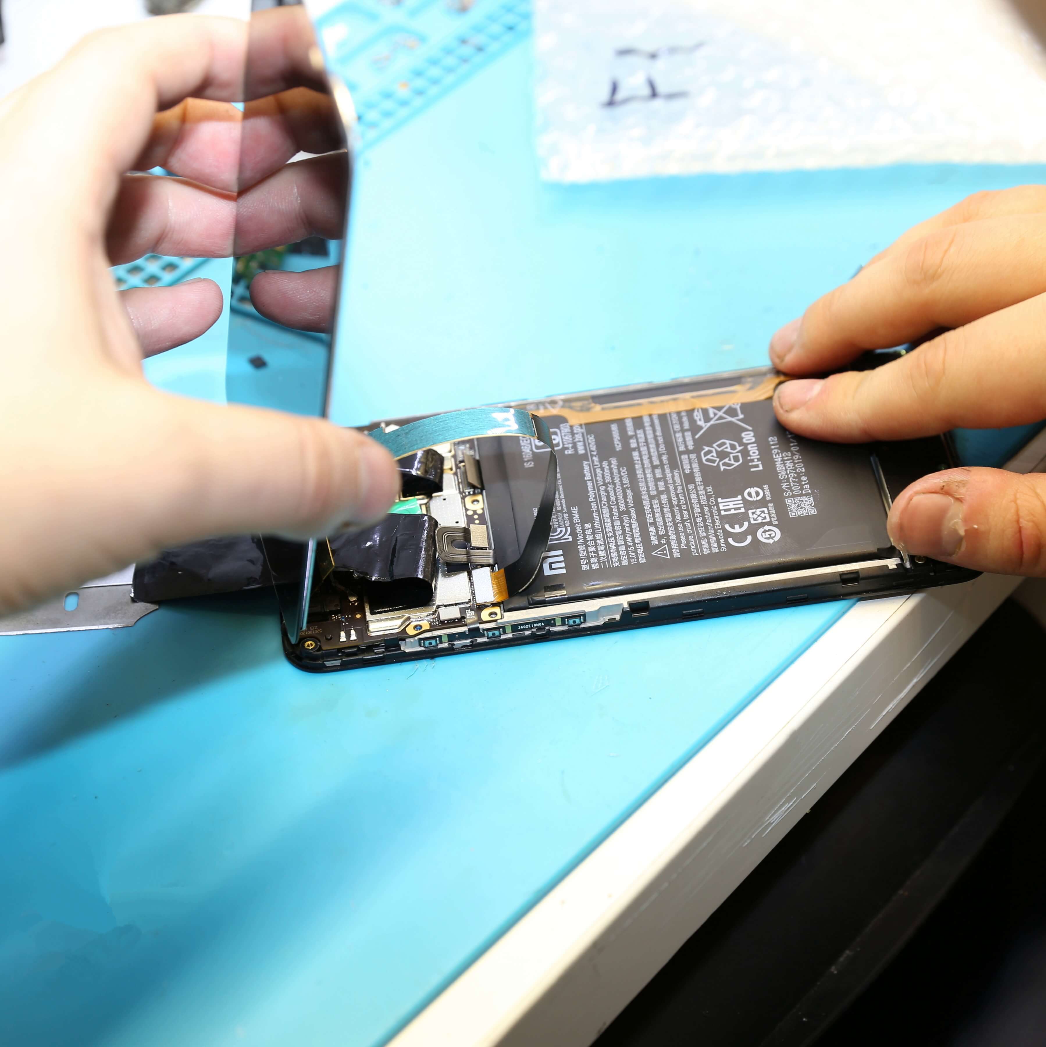 Установка нового экрана Xiaomi Pocophone F1